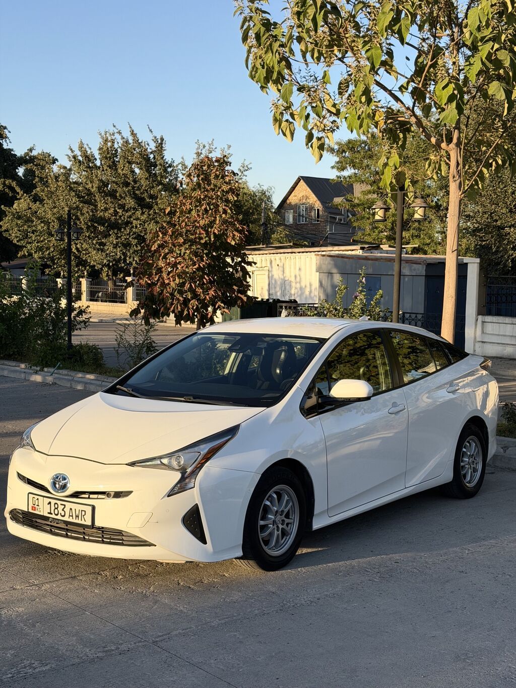 Toyota Prius: 2018 г., 1.8 л, Автомат, Гибрид, Лифтбек: фото 4
