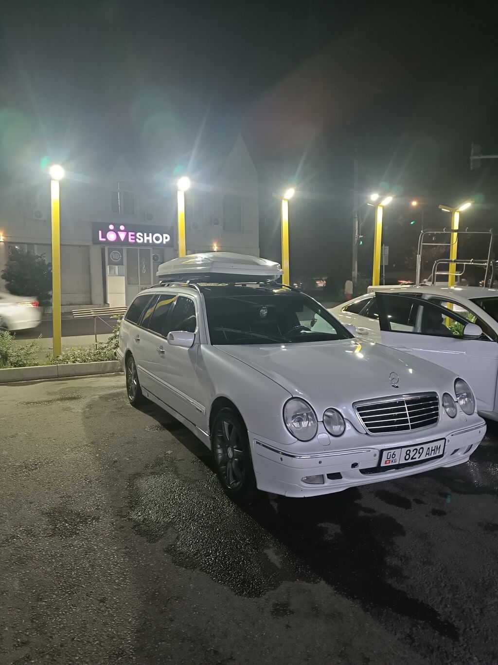 Mercedes-Benz E-Class: 2000 г., 3.2 л, Автомат, Бензин, Универсал: фото 1