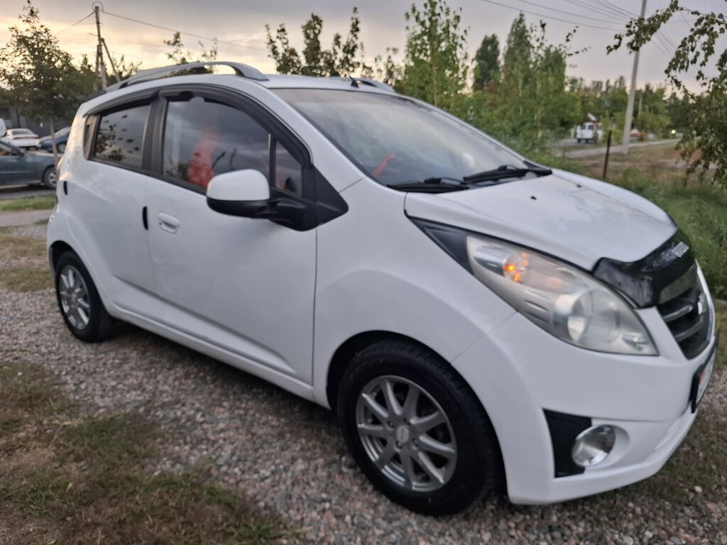 Chevrolet Spark: 2010 г., 1 л, Автомат, Бензин, Хэтчбэк: фото 2
