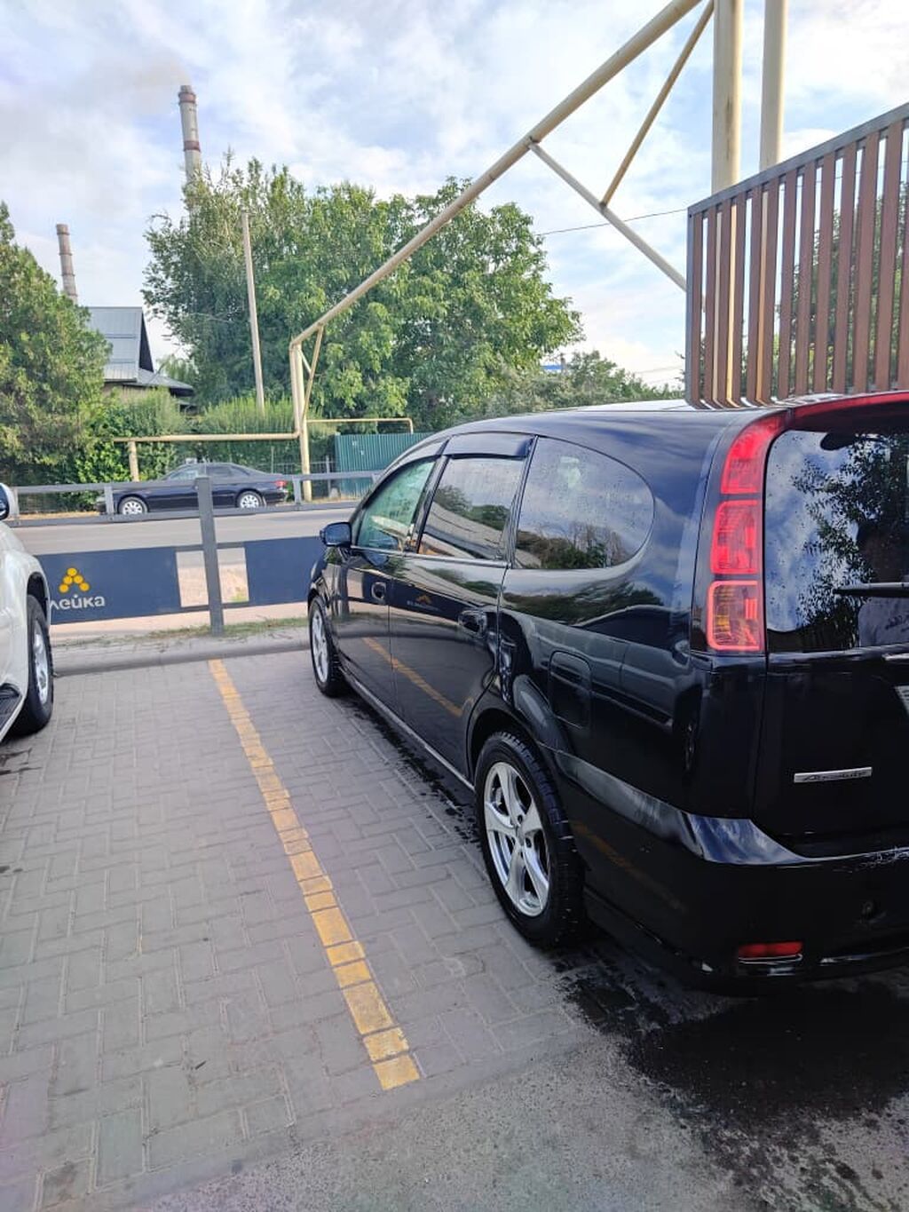Honda Stream: 2004 г., 2 л, Автомат, Бензин, Минивэн: фото 2