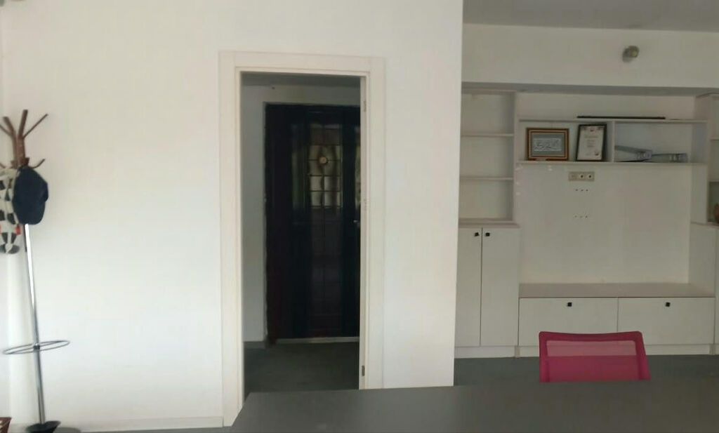 Ofis bütün əşyalarla (mebel və texnika ilə) birlikdə icarəyə verilir!