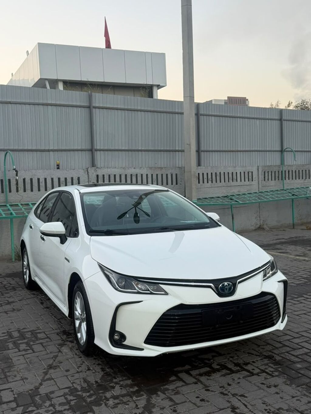 Toyota Corolla: 2021 г., Гибрид, Седан: фото 3
