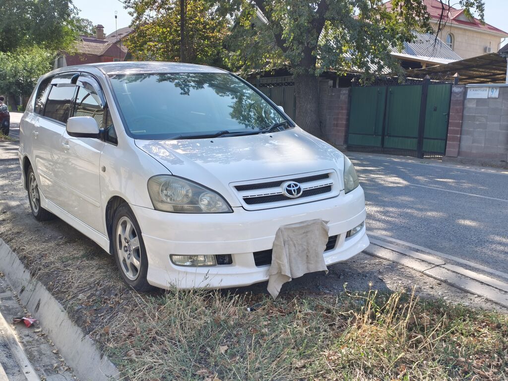 Toyota Ipsum: 2002 г., 2.4 л, Автомат, Бензин, Минивэн: фото 5