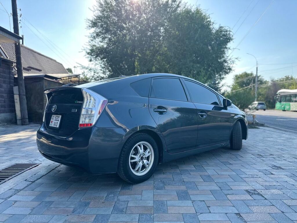Toyota Prius: 2011 г., 1.8 л, Автомат, Гибрид, Лифтбек: фото 5