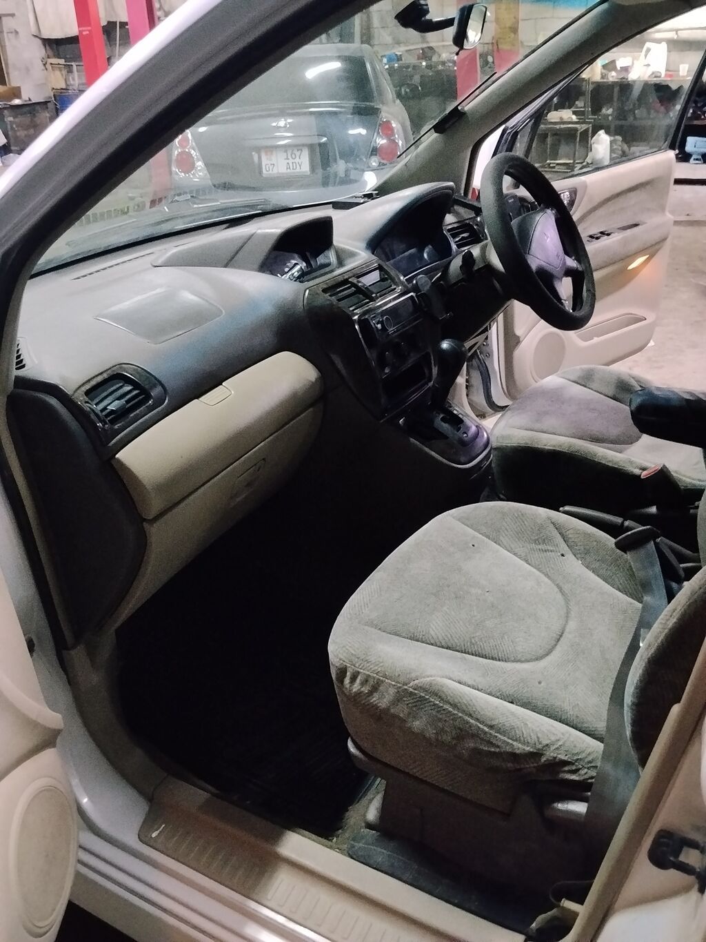 Mitsubishi Chariot: 1998 г., 2.4 л, Автомат, Бензин, Минивэн: фото 7