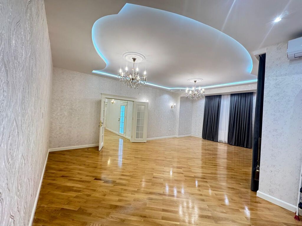 8-ci mikrorayon, 4 otaqlı, Yeni tikili, m. Azadlıq Prospekti, 156 kv. m
