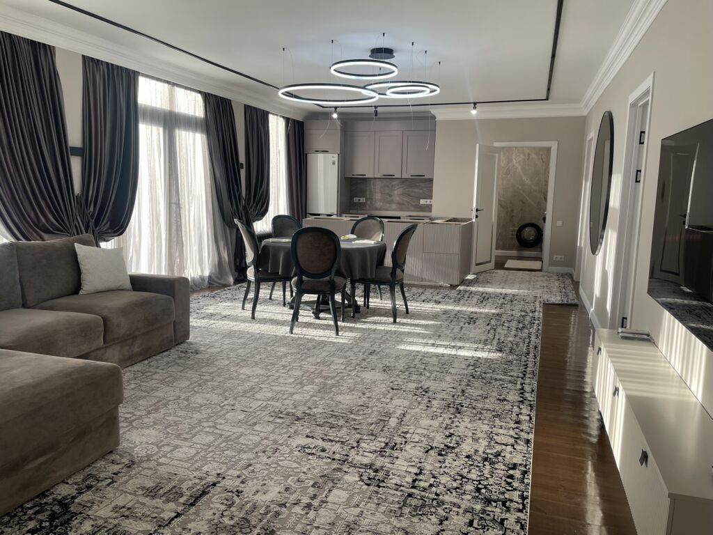 4 комнаты, 150 м², 8 мкр Элитка, 6 этаж, Дизайнерский ремонт: фото 1