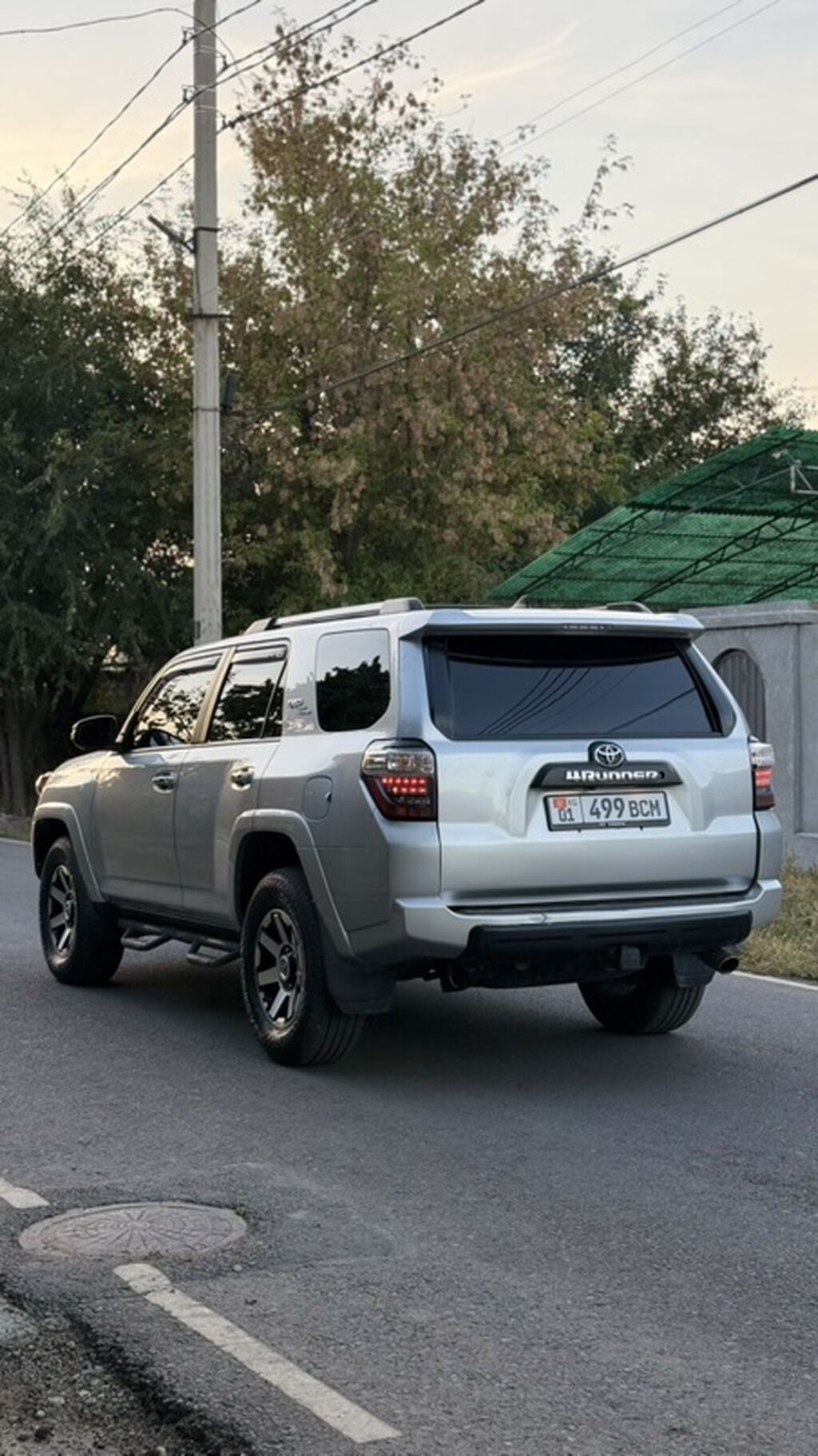 Toyota 4Runner: 2018 г., 4 л, Автомат, Газ, Внедорожник: фото 3