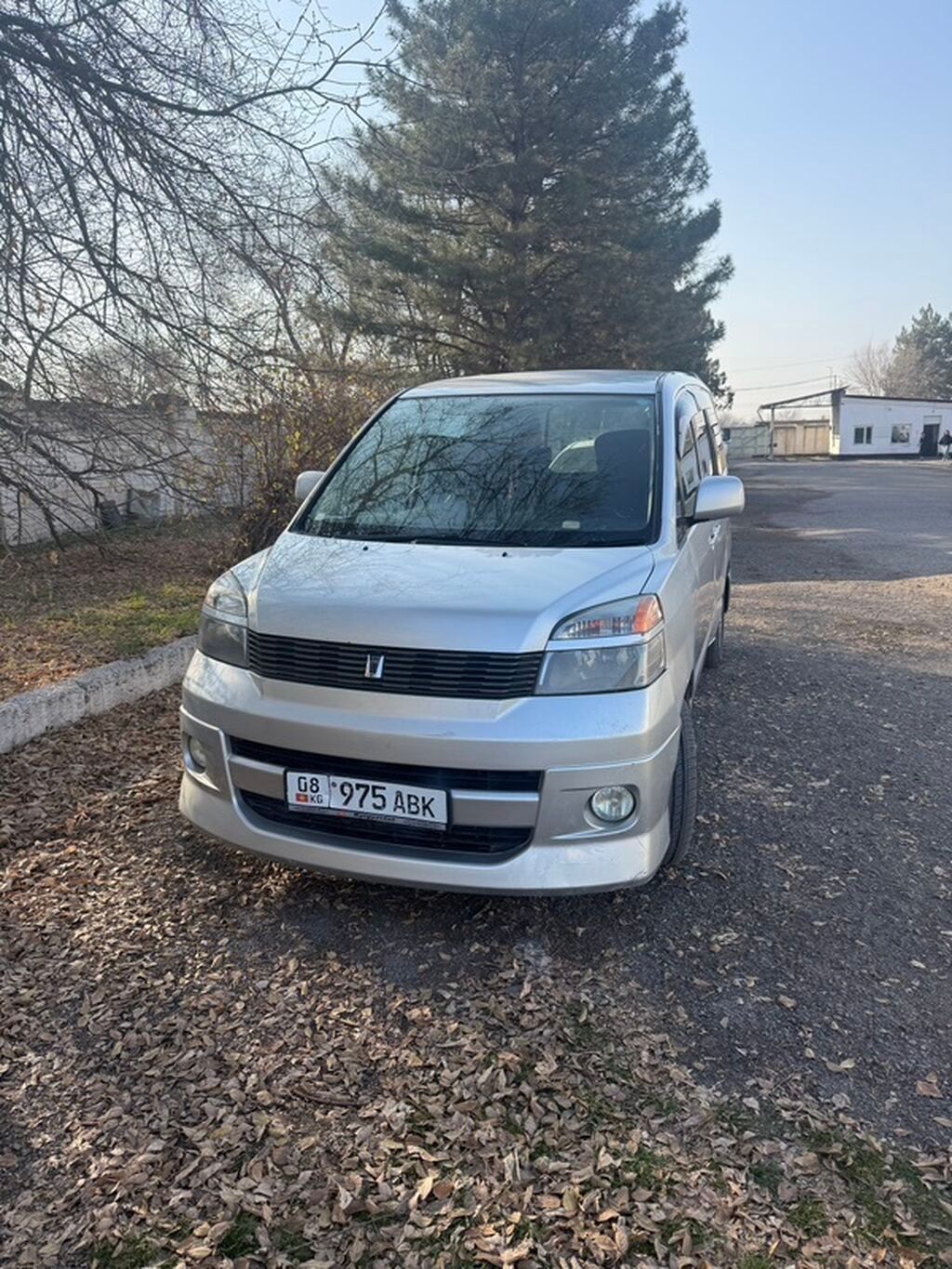 Toyota Voxy: 2002 г., Автомат, Бензин, Минивэн: фото 2
