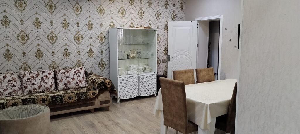 Bakıxanov qəs. 3 otaqlı, 90 kv. m, Orta təmir