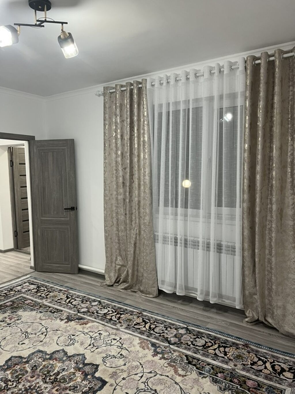 Студия с кухней и санузлом - Планировка: входная зона, комната-студия: фото 7