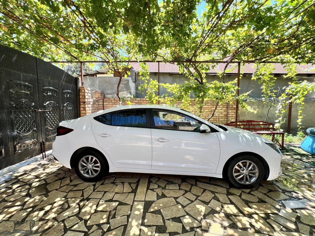 Hyundai Elantra: 2018 г., 1.6 л, Автомат, Бензин, Седан: фото 1