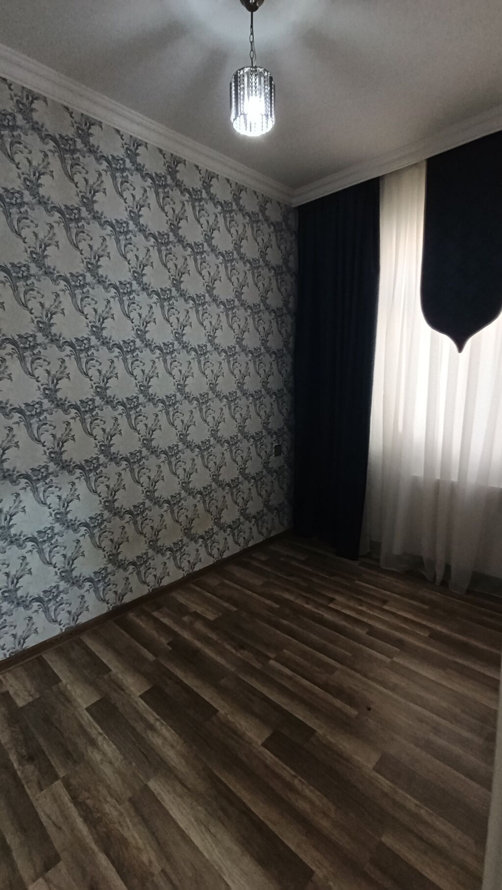 Hamıya salam Ev hem satılır hemde kirayə verilir 1 geniş zal 1