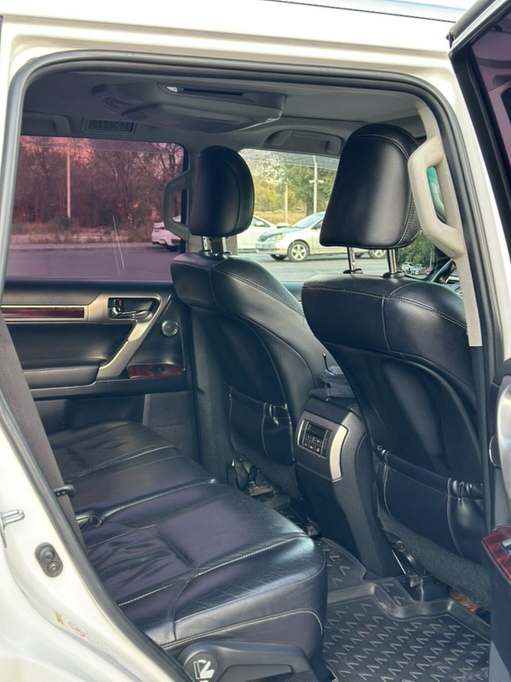 Lexus GX: 2010 г., 4.6 л, Автомат, Бензин, Внедорожник: фото 7