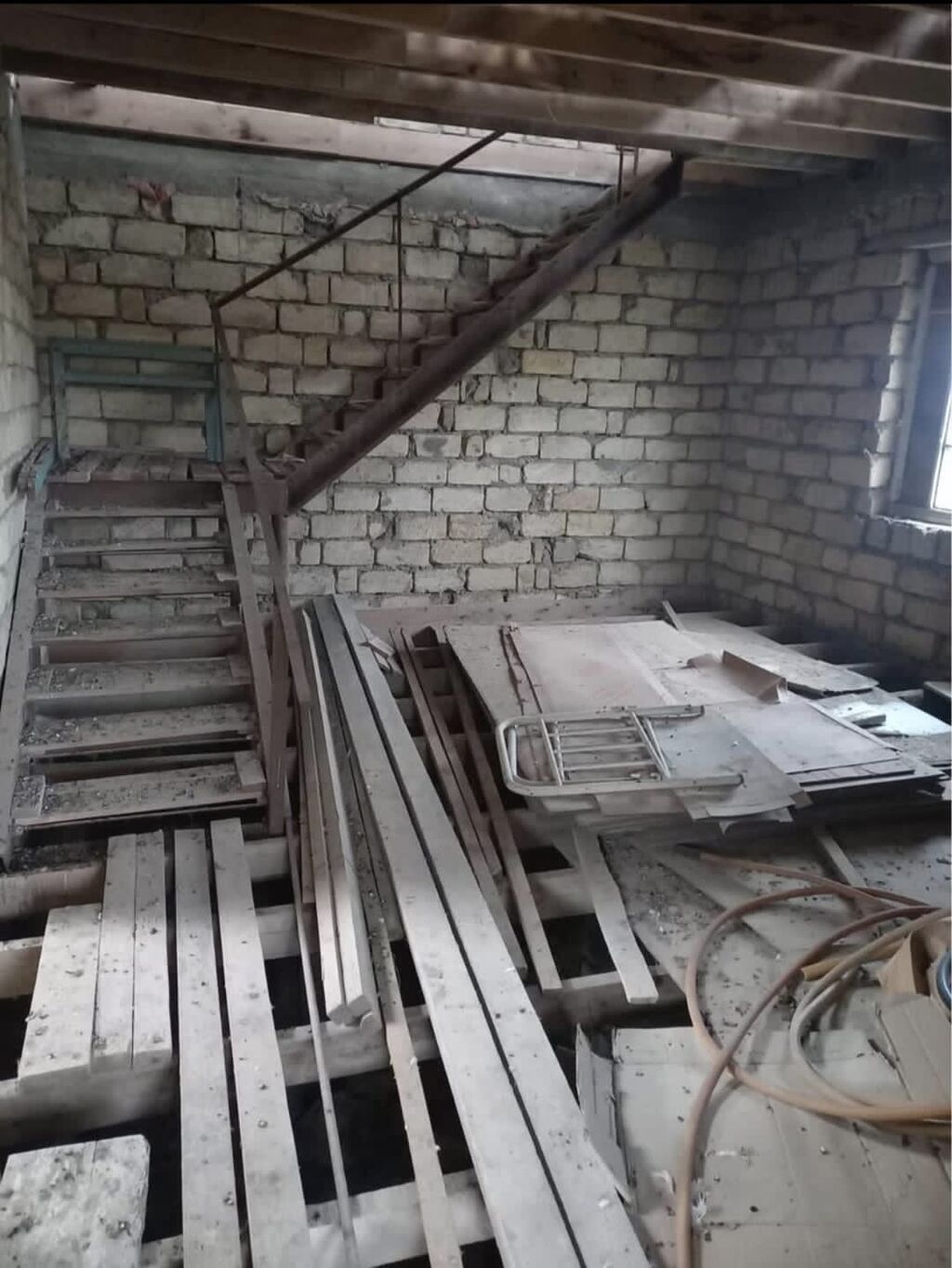 6 otaqlı, 150 kv. m, Kredit yoxdur, Təmirsiz