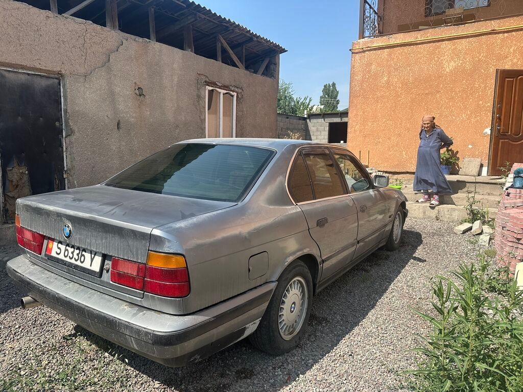 BMW 520: 1991 г., 2 л, Механика, Бензин, Седан: фото 3