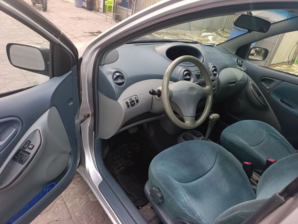 Toyota Yaris: 2000 г., 1.3 л, Бензин, Хэтчбэк: фото 7