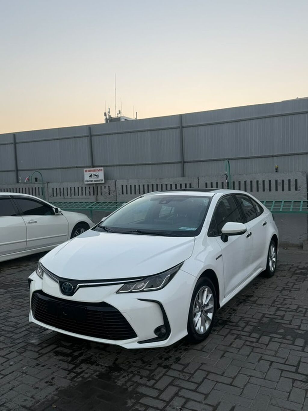 Toyota Corolla: 2021 г., Гибрид, Седан: фото 4