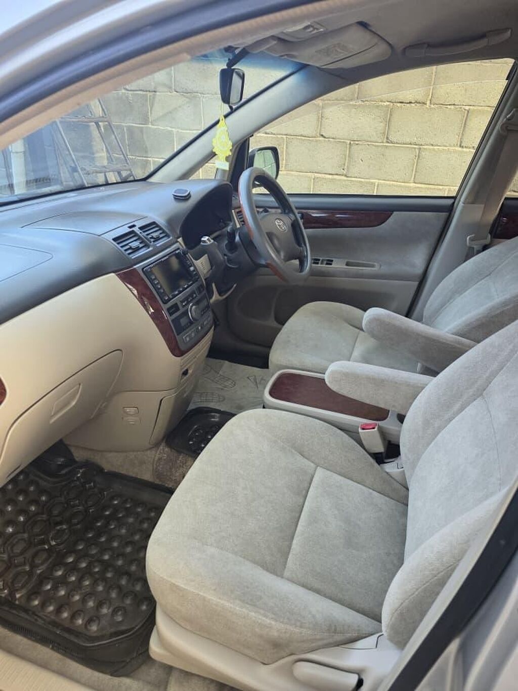 Toyota Ipsum: 2003 г., 2.4 л, Автомат, Бензин, Минивэн: фото 7
