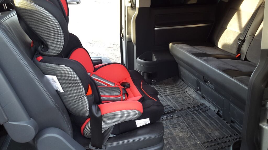 Volkswagen Multivan: 2010 г., 2 л, Автомат, Дизель, Минивэн: фото 2