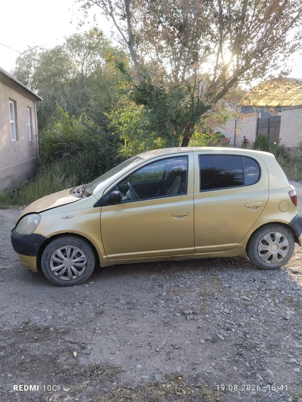 Toyota Yaris: 2000 г., 1 л, Механика, Бензин, Хэтчбэк: фото 3