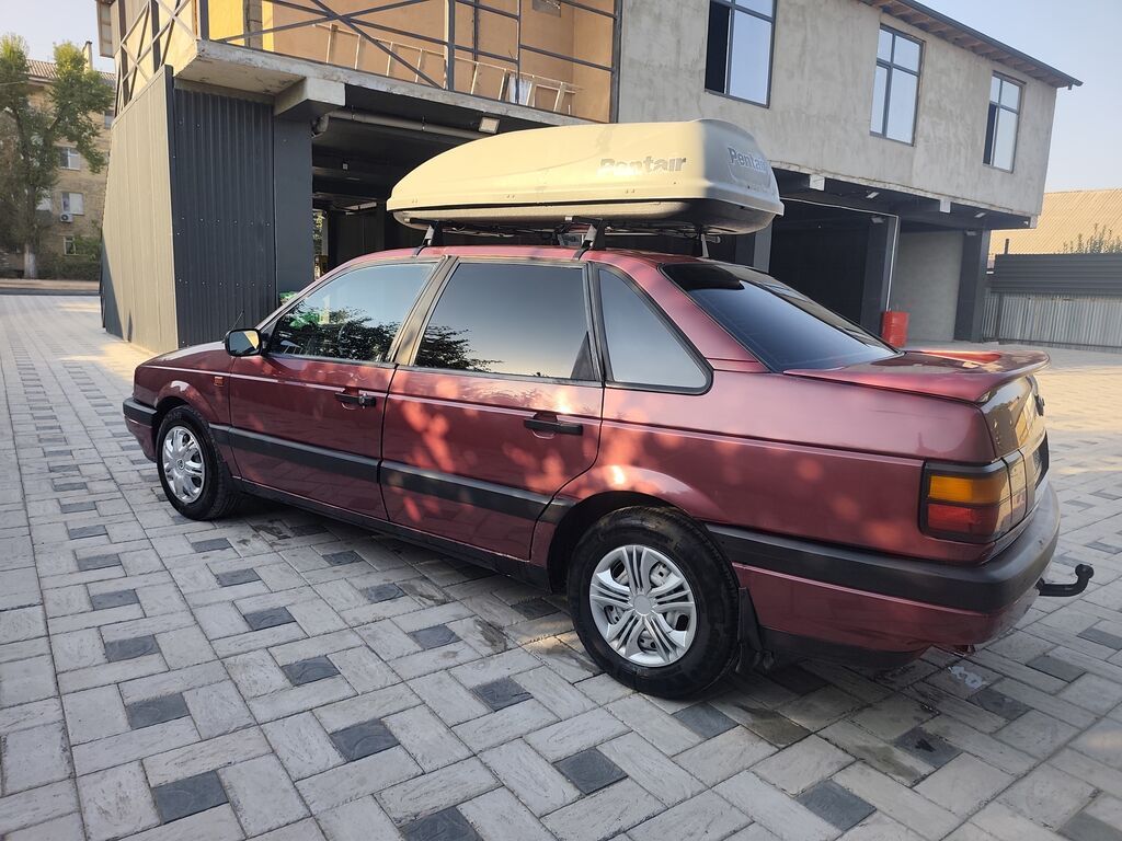 Volkswagen Passat: 1988 г., 1.8 л, Механика, Газ, Седан: фото 3
