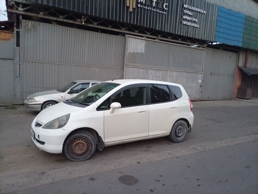 Honda Fit: 2002 г., 1.3 л, Автомат, Бензин, Хэтчбэк: фото 2