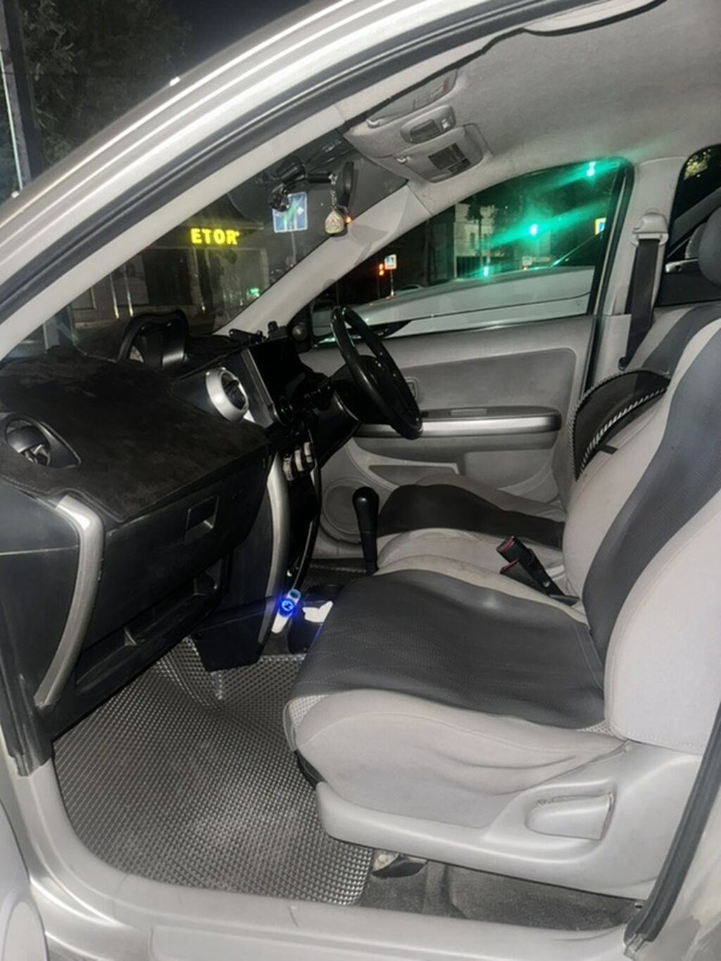 Toyota Ist: 2002 г., 1.3 л, Автомат, Бензин, Хэтчбэк: фото 4