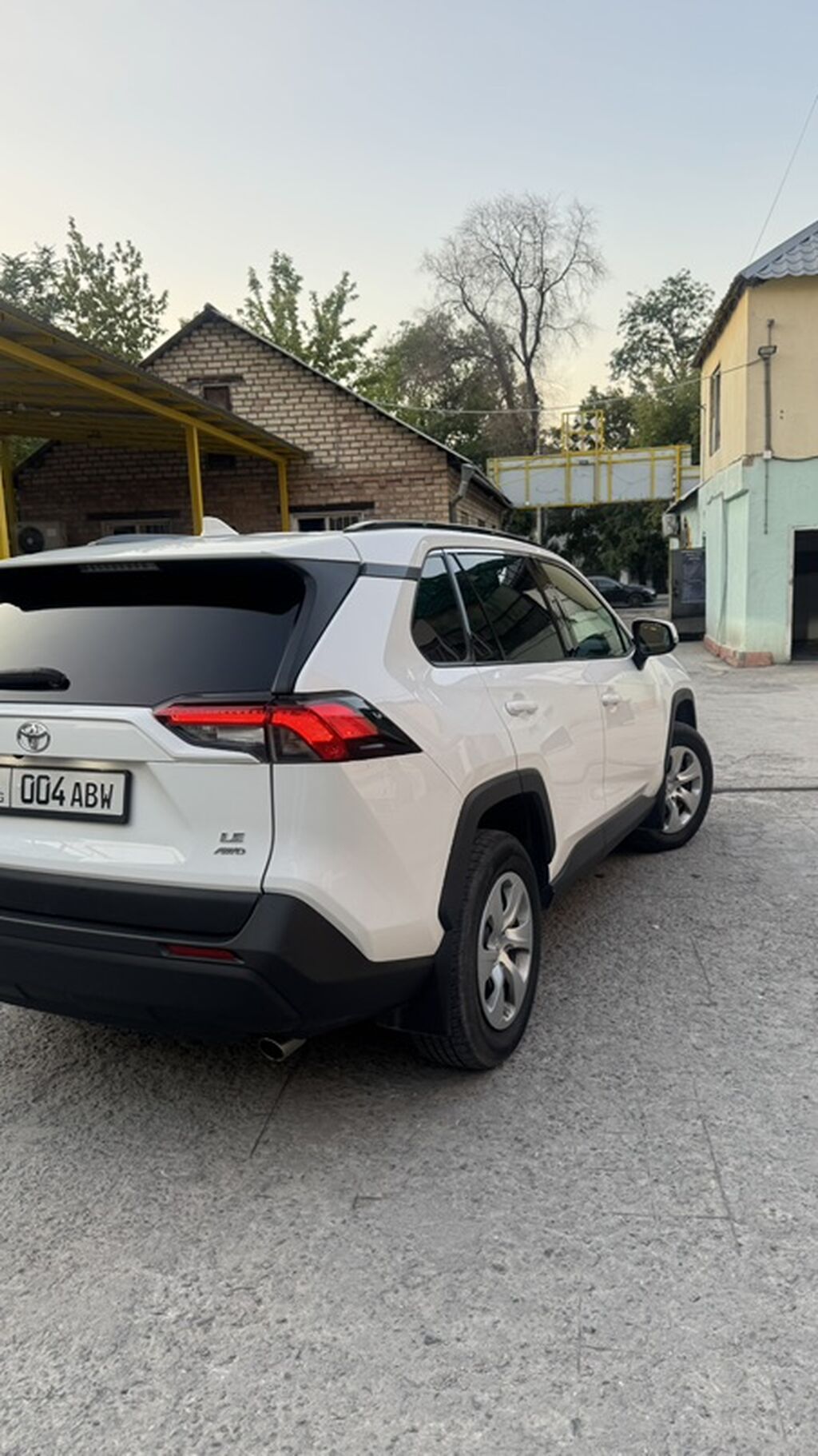 Toyota RAV4: 2019 г., 2.5 л, Автомат, Бензин, Кроссовер: фото 3