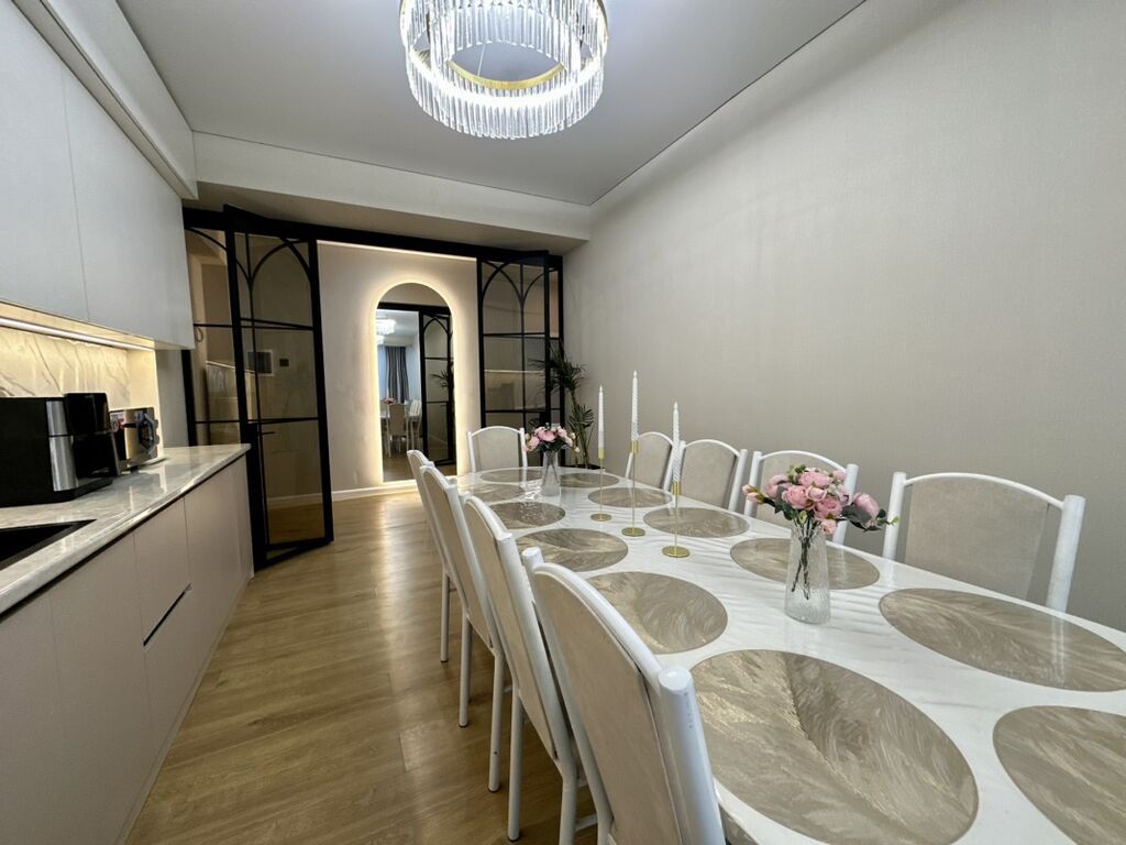 3 комнаты, 83 м², Аламедин-1 мкр Элитка, 6 этаж, Дизайнерский ремонт: фото 1