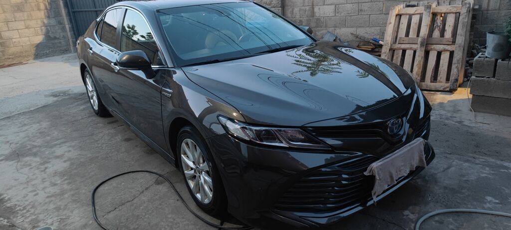 Toyota Camry: 2020 г., 2.5 л, Автомат, Гибрид, Седан: фото 3