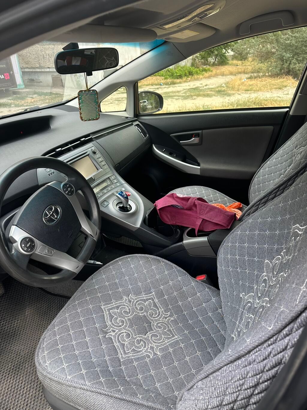 Toyota Prius: 2015 г., 1.8 л, Автомат, Бензин, Хэтчбэк: фото 6