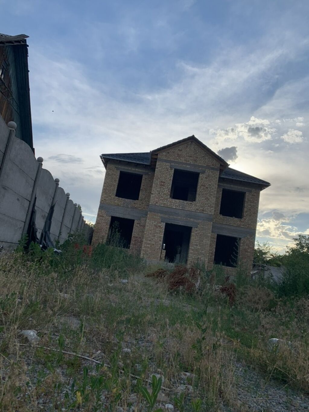 6 комнат и более, 230 м², 8 соток, Бишкек, Киргизия 1 Собственник