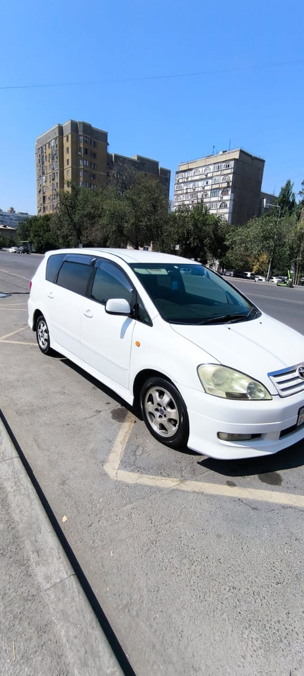 Toyota Ipsum: 2003 г., 2.4 л, Автомат, Бензин, Минивэн: фото 3