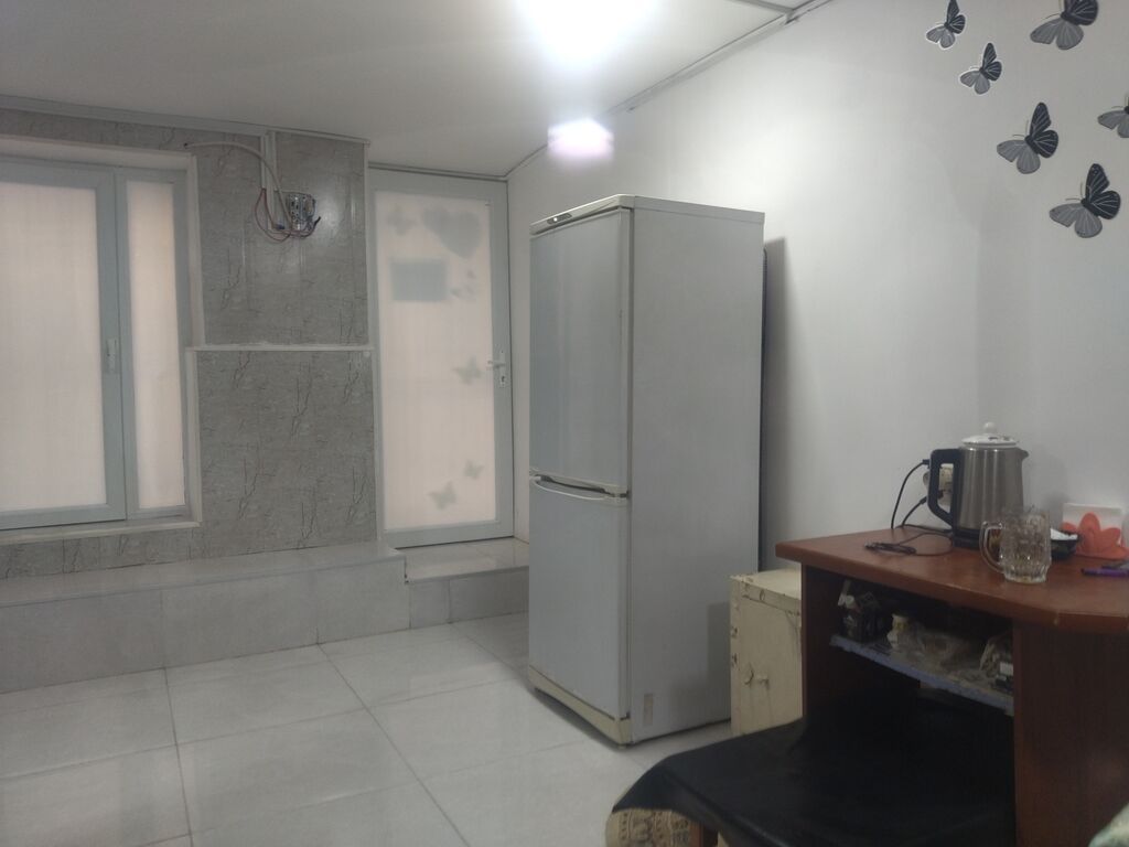 Xırdalanda, yaşayış binasının yarımzirzəmi səviyyəsində yerləşən kiçik