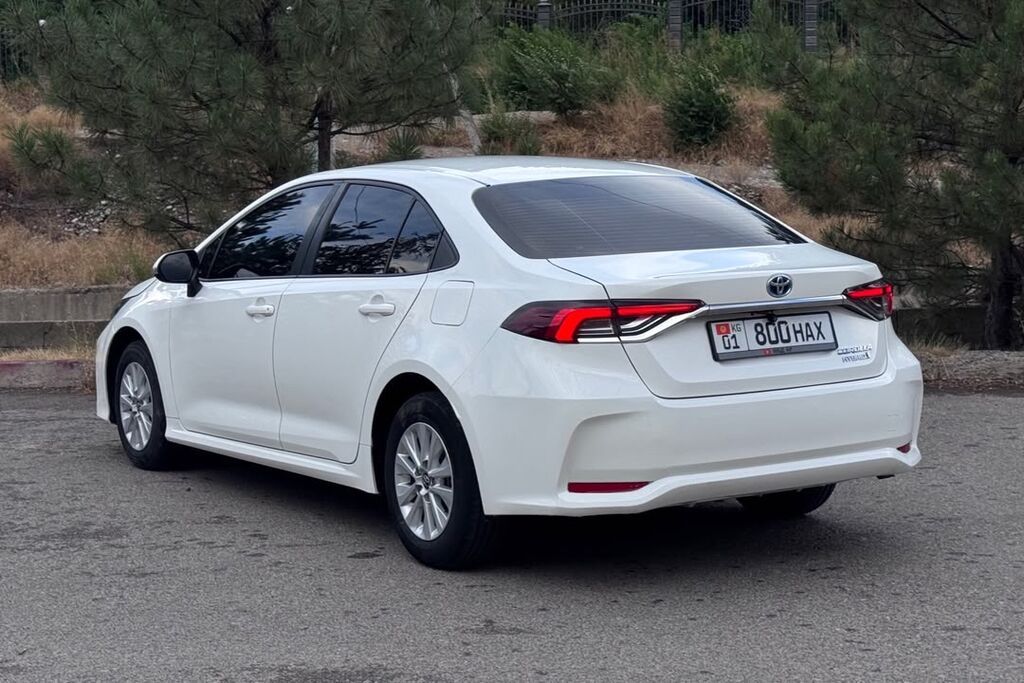 Toyota Corolla: 2021 г., 1.8 л, Вариатор, Гибрид, Седан: фото 4