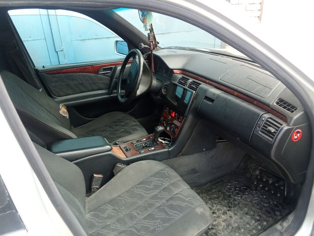 Mercedes-Benz E-Class: 1999 г., 3.2 л, Автомат, Бензин, Седан: фото 4