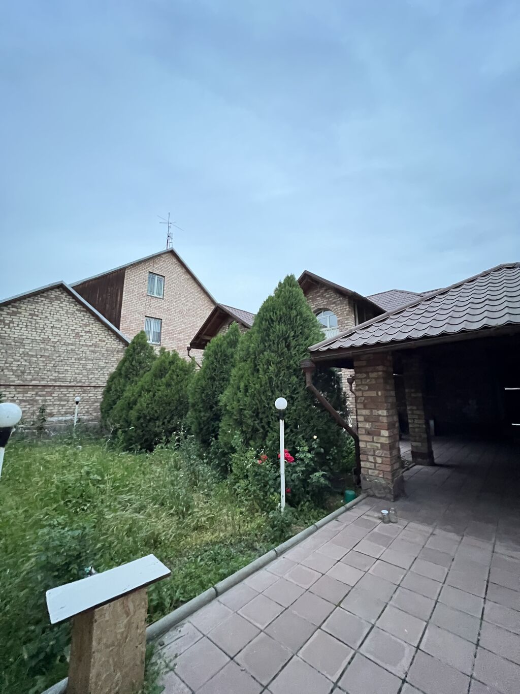 190 м², 6 комнат, Бронированные двери, Парковка, Забор, огорожен