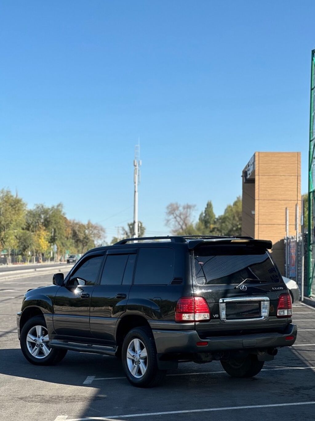 Lexus LX: 2005 г., Автомат, Бензин, Внедорожник: фото 3