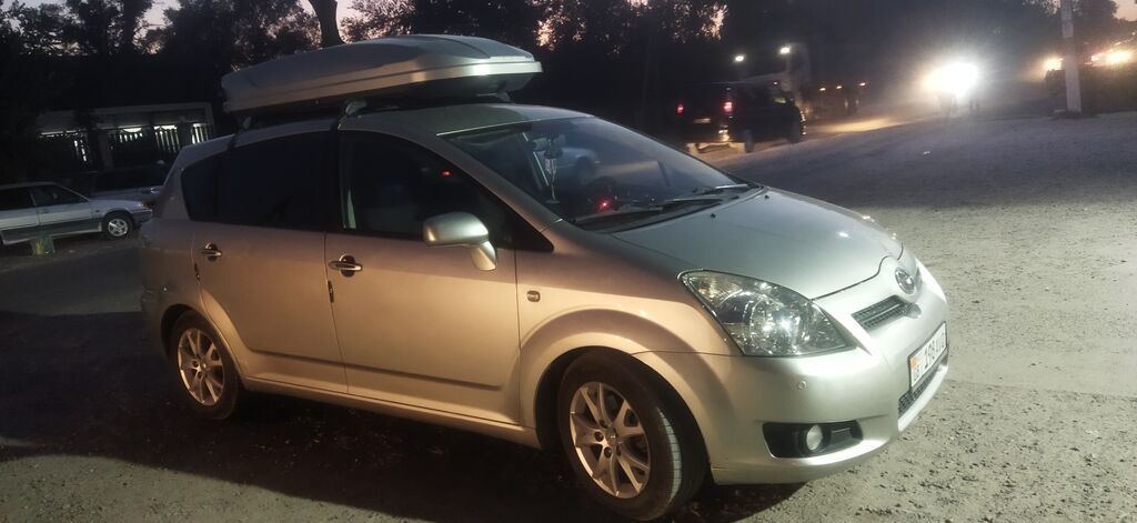 Toyota Corolla Verso: 2008 г., 2.2 л, Механика, Дизель, Минивэн: фото 1