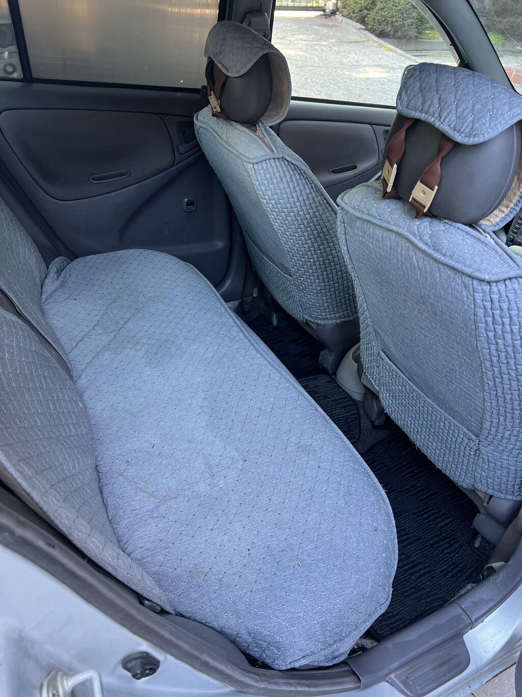 Toyota Platz: 2001 г., 1.3 л, Автомат, Газ, Седан: фото 8