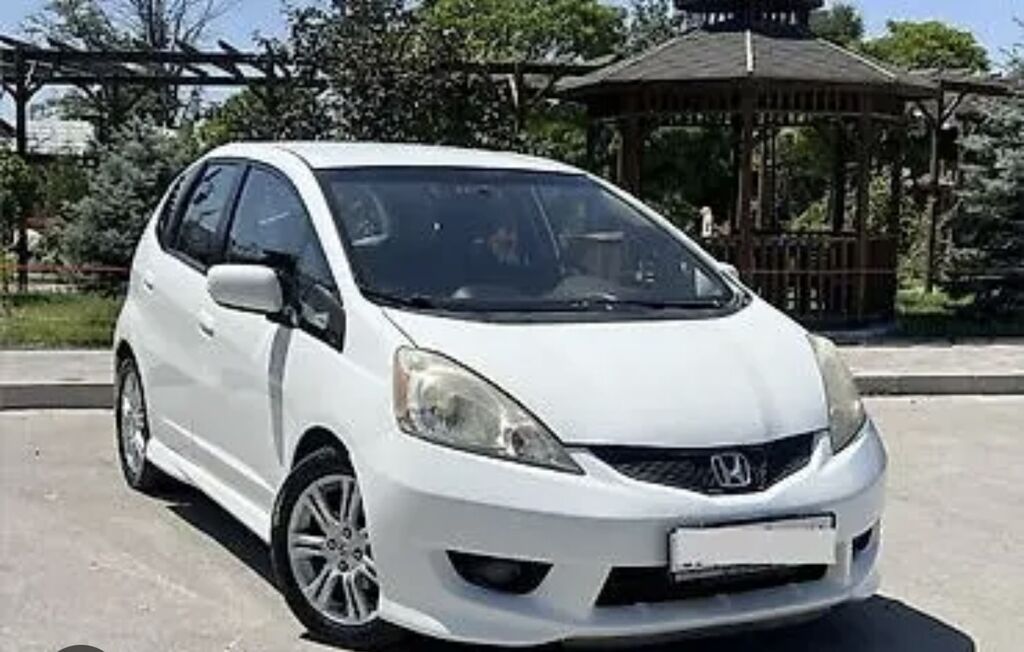 Honda Fit: 2010 г., 1.5 л, Автомат, Бензин, Хэтчбэк: фото 3