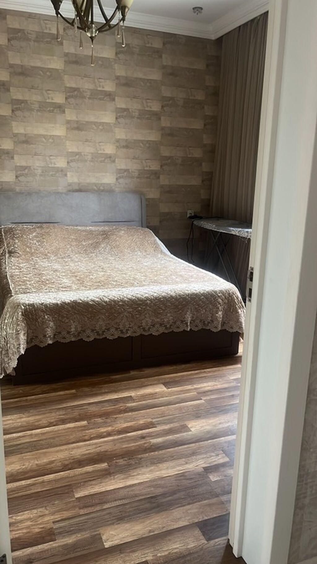 4otaqlı mənzil – geniş qonaq otağı, yataq otağı və uşaq/iş otağı