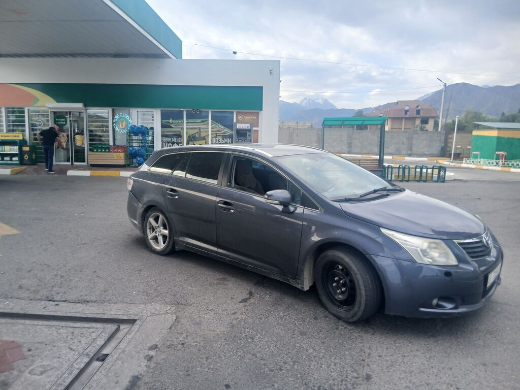 Toyota Avensis: 2009 г., Автомат, Универсал: фото 3