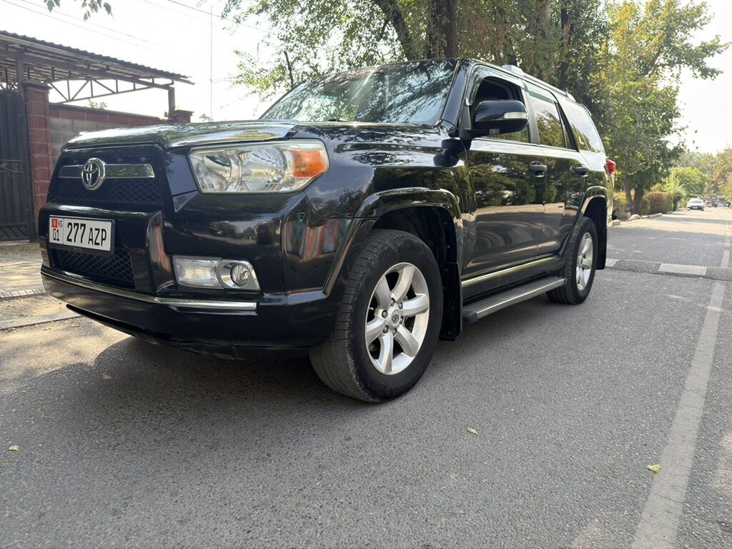 Toyota 4Runner: 2011 г., 4 л, Внедорожник: фото 2