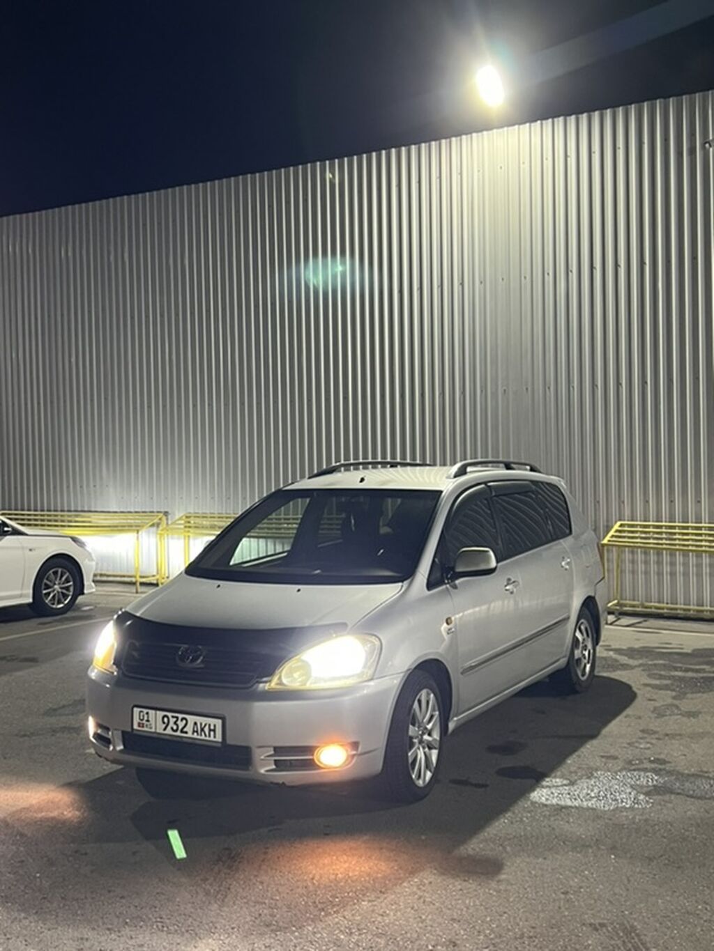 Toyota Avensis: 2002 г., 2.4 л, Механика, Дизель, Минивэн: фото 2