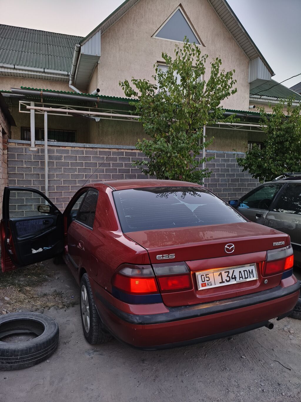Mazda 626: 1997 г., 2 л, Механика, Бензин, Седан: фото 1