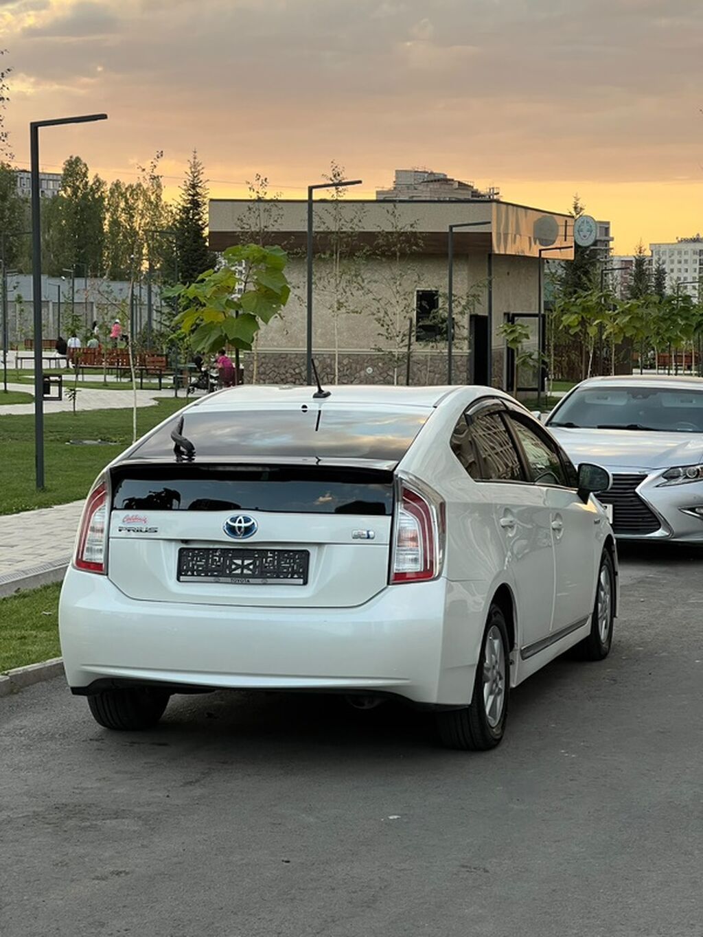Toyota Prius: 2015 г., 1.8 л, Автомат, Гибрид, Хэтчбэк: фото 5