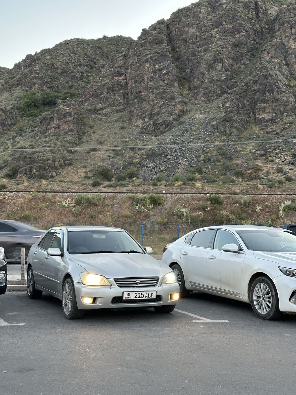 Toyota Altezza: 2003 г., 2 л, Автомат, Бензин, Седан — фото 3