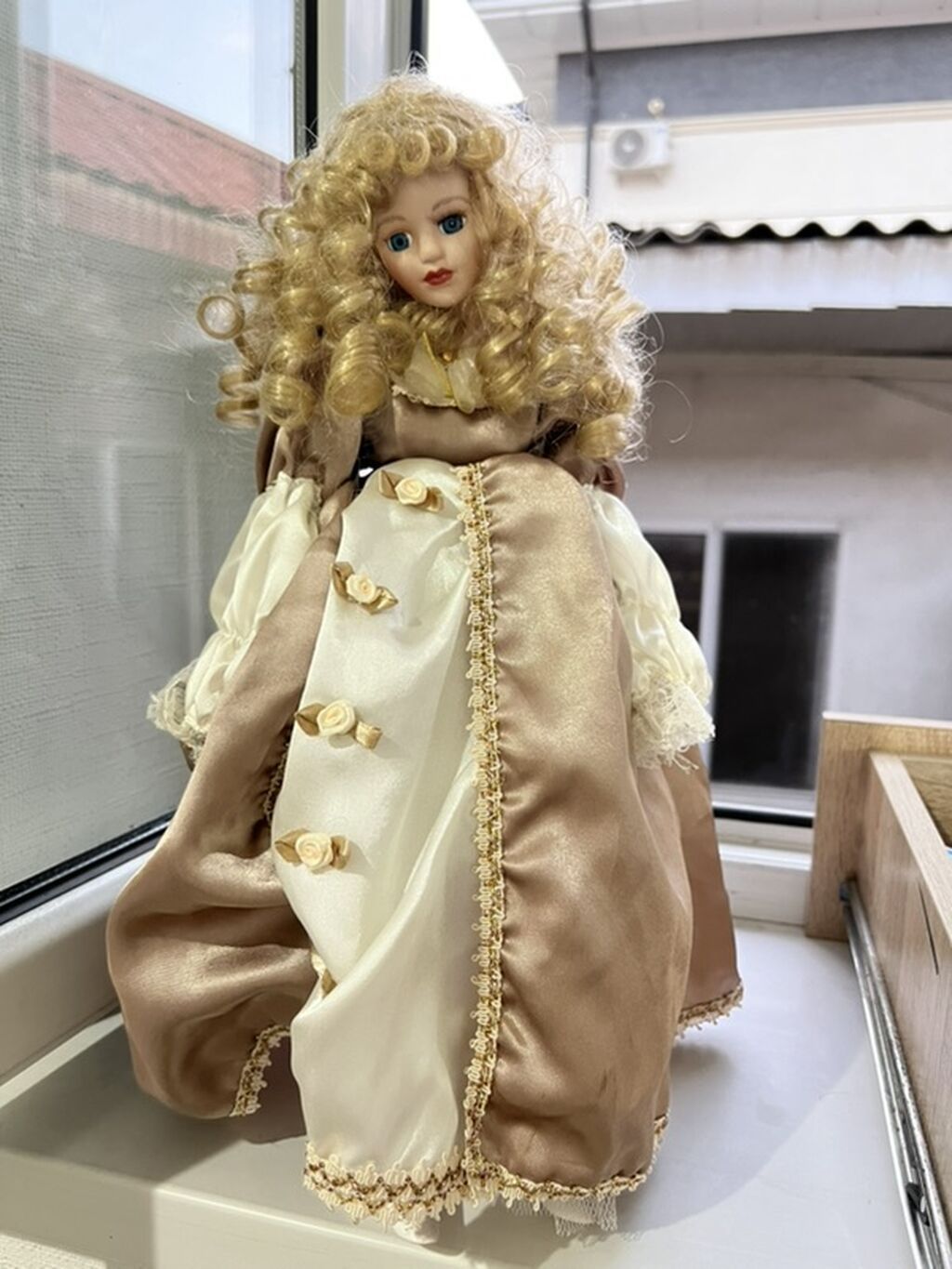 Продаю две красивые коллекционные куклы одним лотом. • Оригинальная: фото 2
